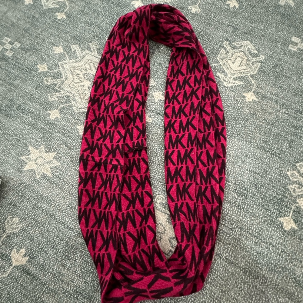Michael Kors Pink and black Scarf. Like New.